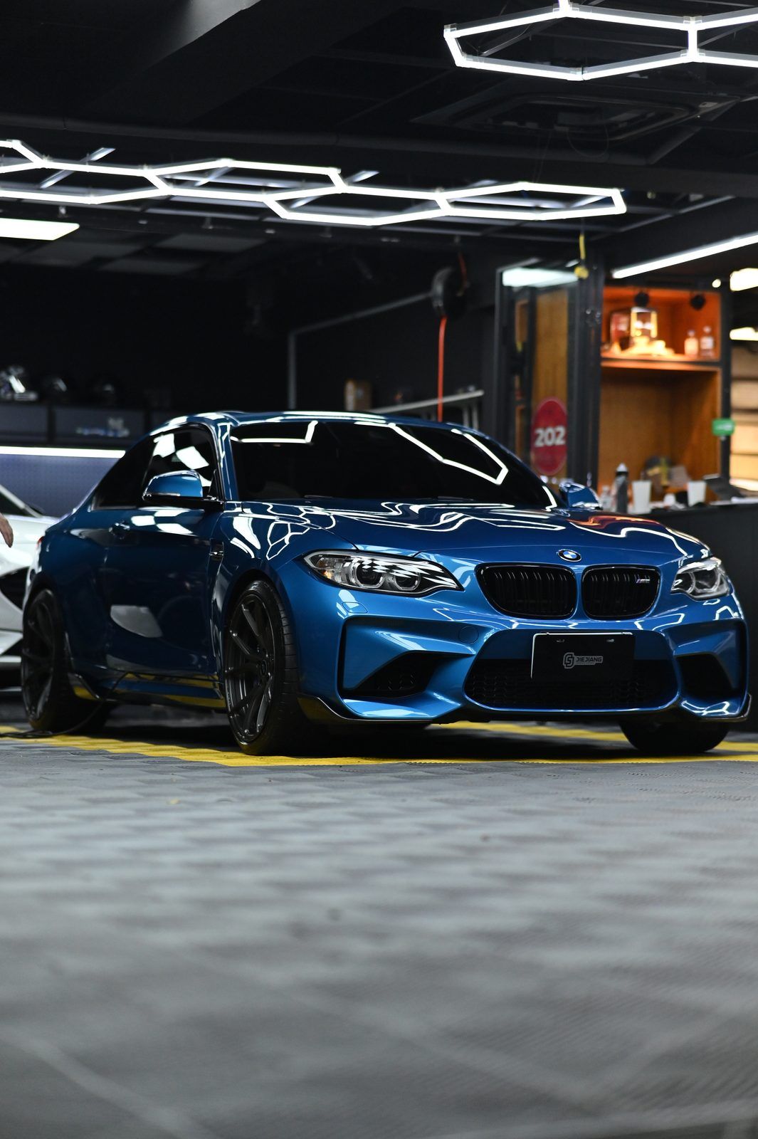 BMW M2 漆面鍍膜完工與細節實拍 第 2 張（共 7 張）——捷匠淡水旗艦店施工實錄