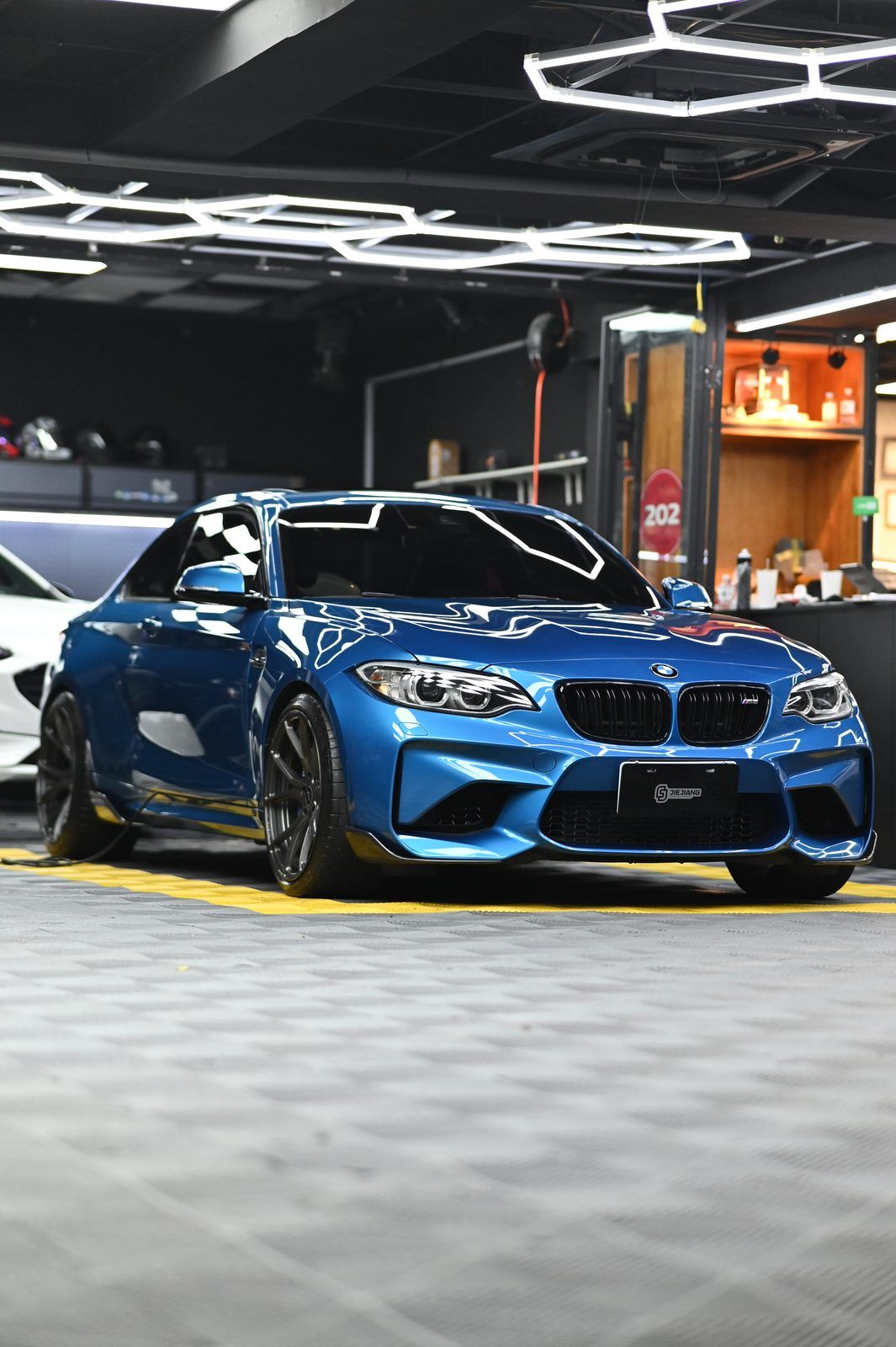 BMW M2 漆面鍍膜完工與細節實拍 第 4 張（共 7 張）——捷匠淡水旗艦店施工實錄
