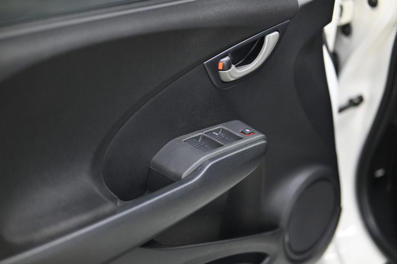 Honda Fit 漆面鍍膜完工與細節實拍 第 3 張（共 7 張）——捷匠淡水旗艦店施工實錄
