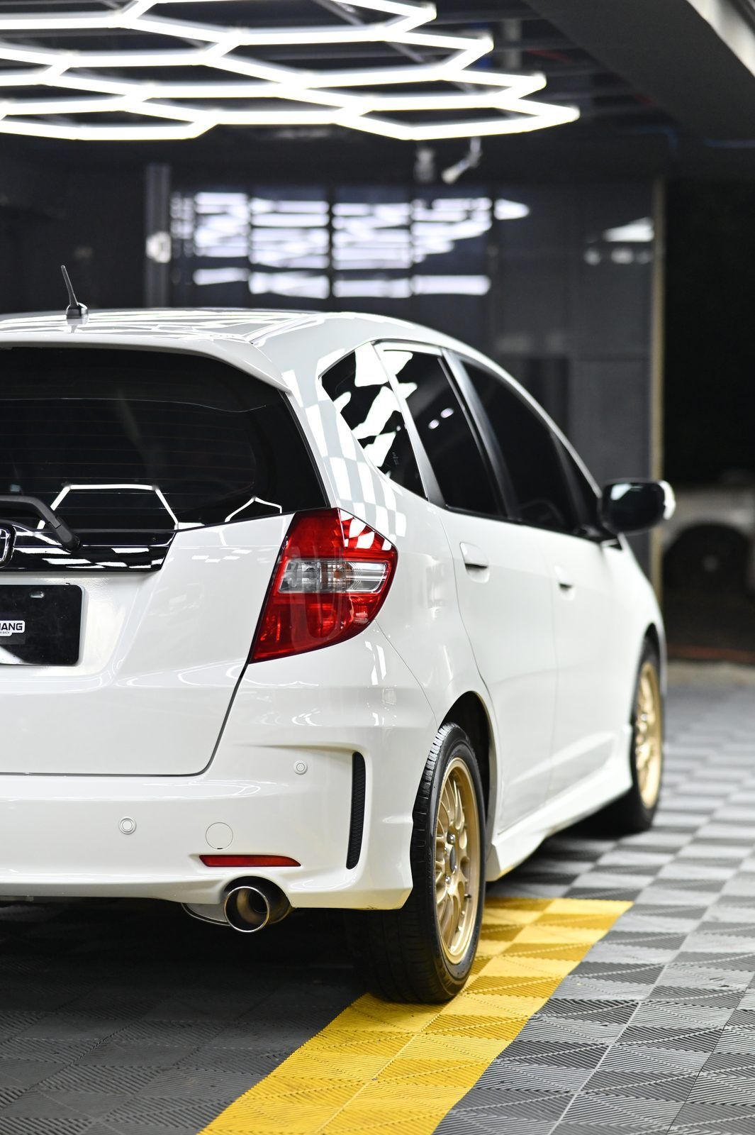 Honda Fit 漆面鍍膜完工與細節實拍 第 4 張（共 7 張）——捷匠淡水旗艦店施工實錄