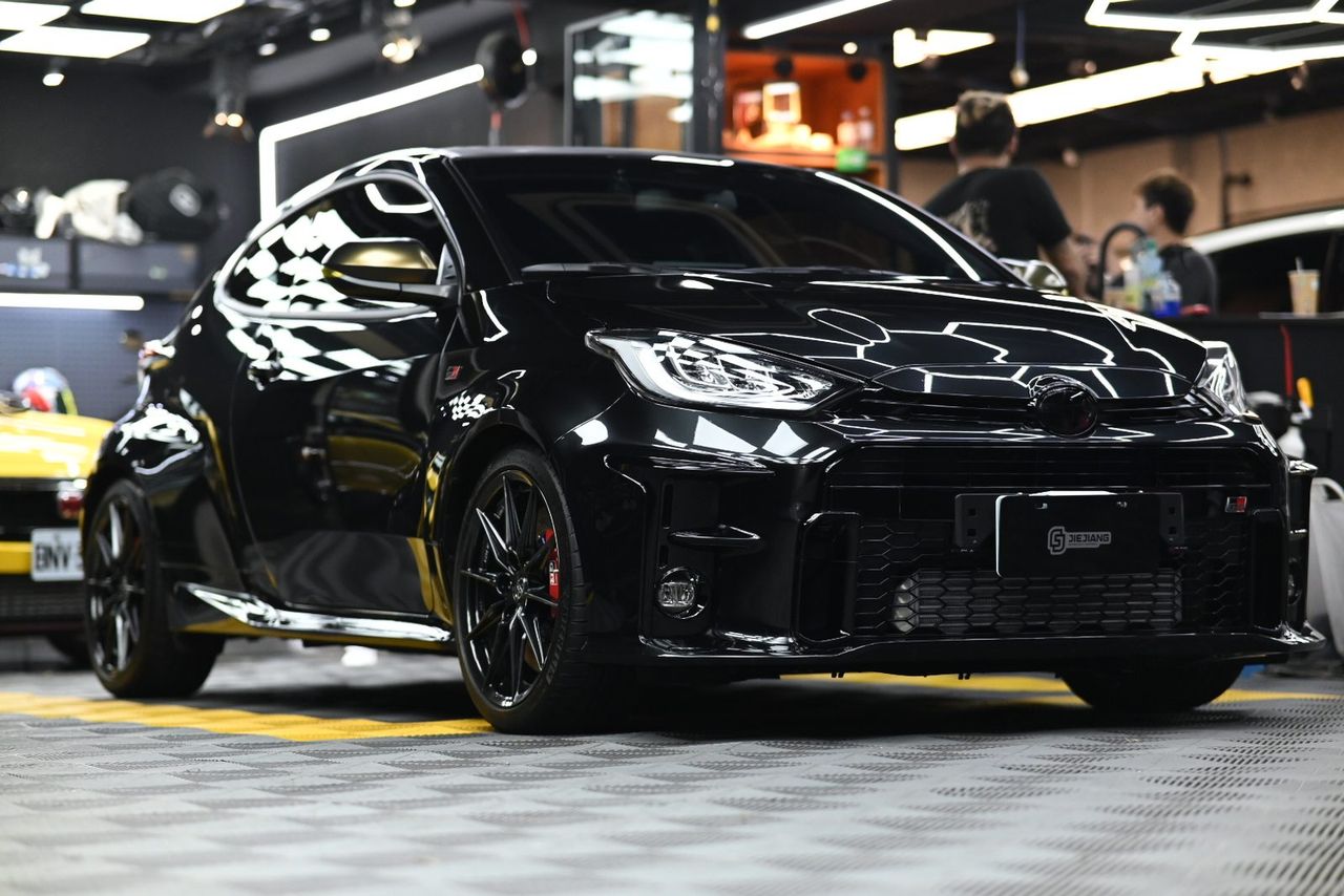 Toyota GR Yaris 漆面鍍膜完工與細節實拍 第 1 張（共 7 張）——捷匠施工實錄
