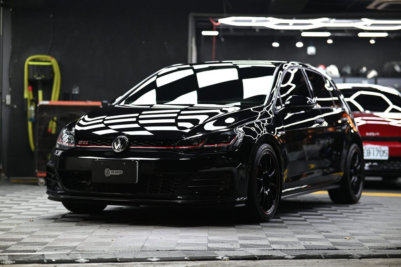 VW Golf GTI 漆面鍍膜完工與細節實拍 第 1 張（共 7 張）——捷匠施工實錄