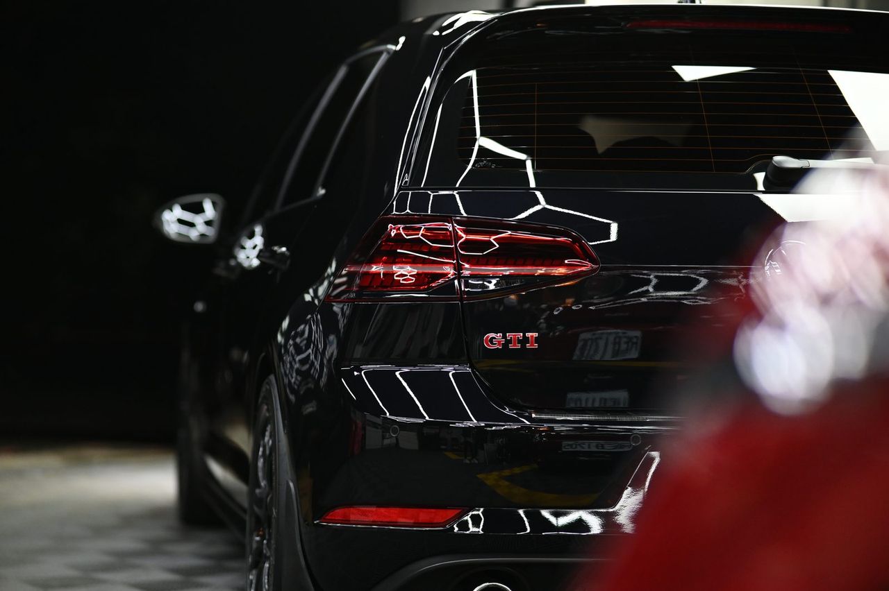 VW Golf GTI 漆面鍍膜完工與細節實拍 第 3 張（共 7 張）——捷匠施工實錄