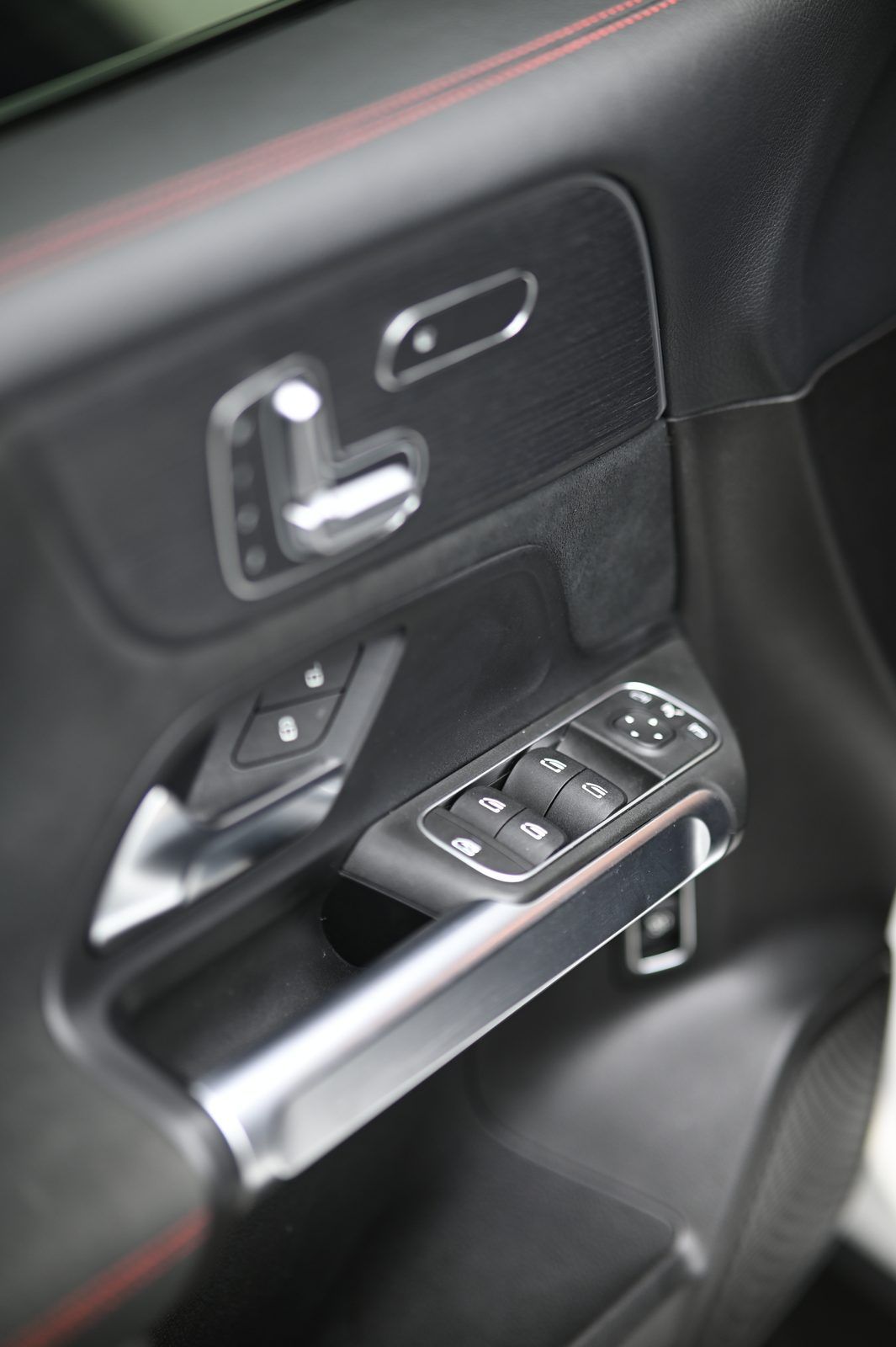 Mercedes-Benz GLB 250 漆面鍍膜完工與細節實拍 第 5 張（共 7 張）——捷匠施工實錄