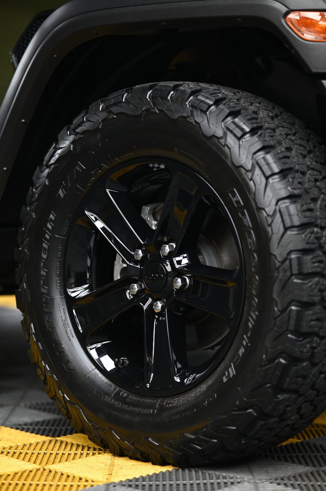 Jeep Wrangler 漆面鍍膜完工與細節實拍 第 4 張（共 7 張）——捷匠施工實錄