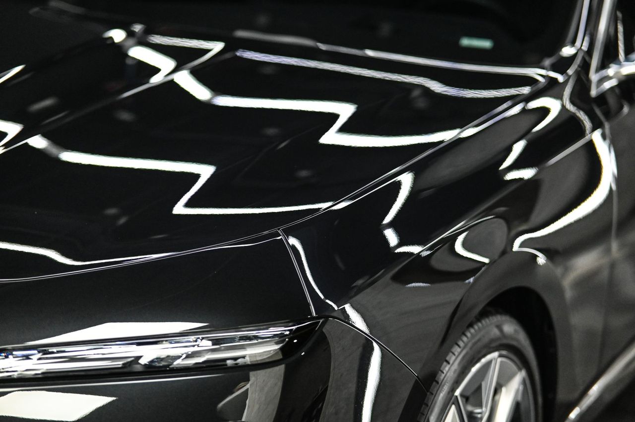 BMW 7 Series 拋光與鍍膜完工與細節實拍 第 3 張（共 7 張）——捷匠北投店施工實錄