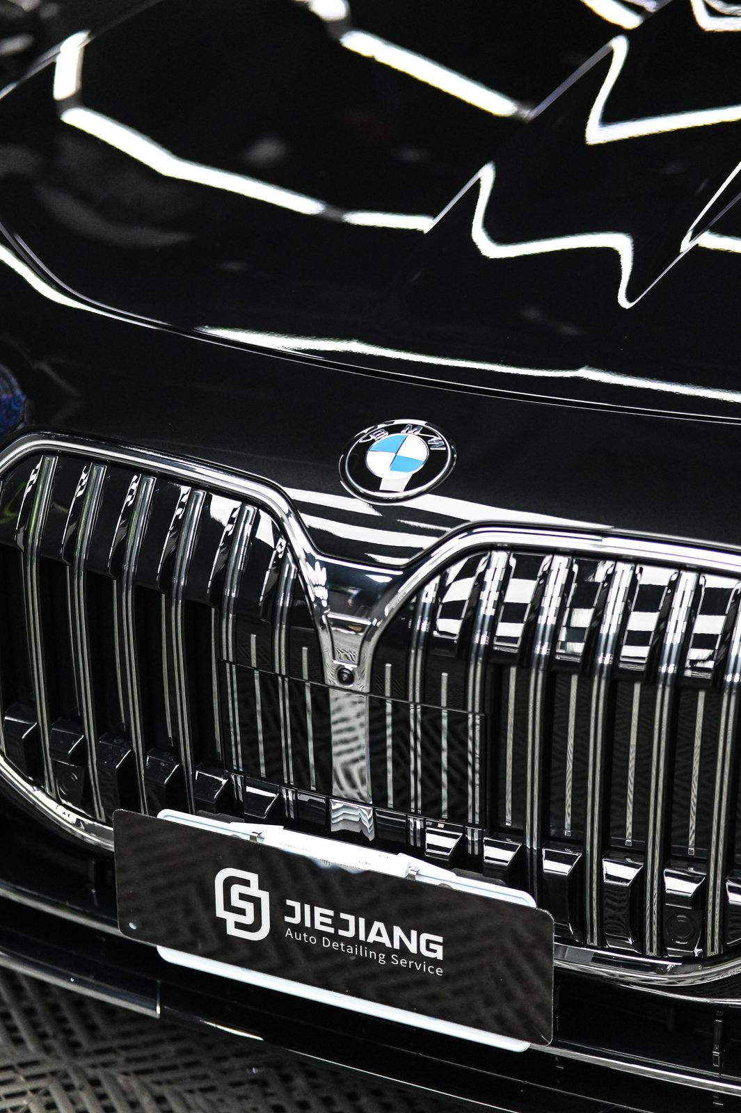 BMW 7 Series 拋光與鍍膜完工與細節實拍 第 4 張（共 7 張）——捷匠北投店施工實錄