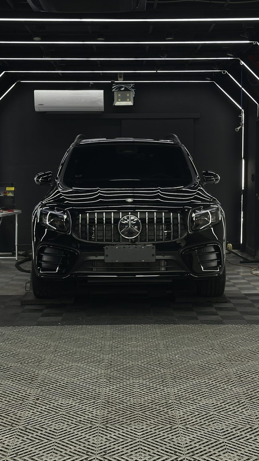 Mercedes-Benz GLB 漆面鍍膜完工與細節實拍 第 3 張（共 7 張）——捷匠北投店施工實錄