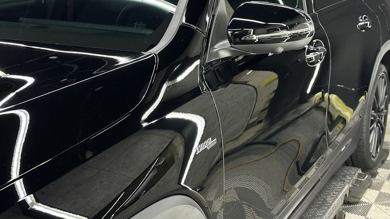 Mercedes-Benz GLB 漆面鍍膜完工與細節實拍 第 4 張（共 7 張）——捷匠北投店施工實錄
