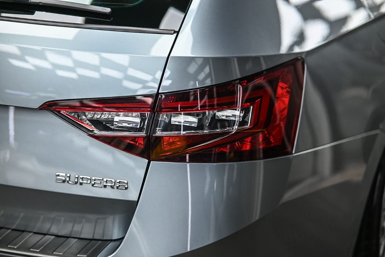 Skoda Superb 漆面鍍膜完工與細節實拍 第 2 張（共 4 張）——捷匠淡水旗艦店施工實錄