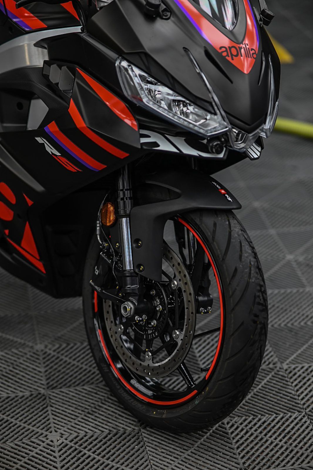 Aprilia 機車美容完工與細節實拍 第 2 張（共 7 張）——捷匠淡水旗艦店施工實錄