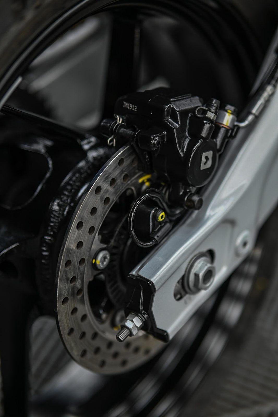 Aprilia 機車美容完工與細節實拍 第 6 張（共 7 張）——捷匠淡水旗艦店施工實錄