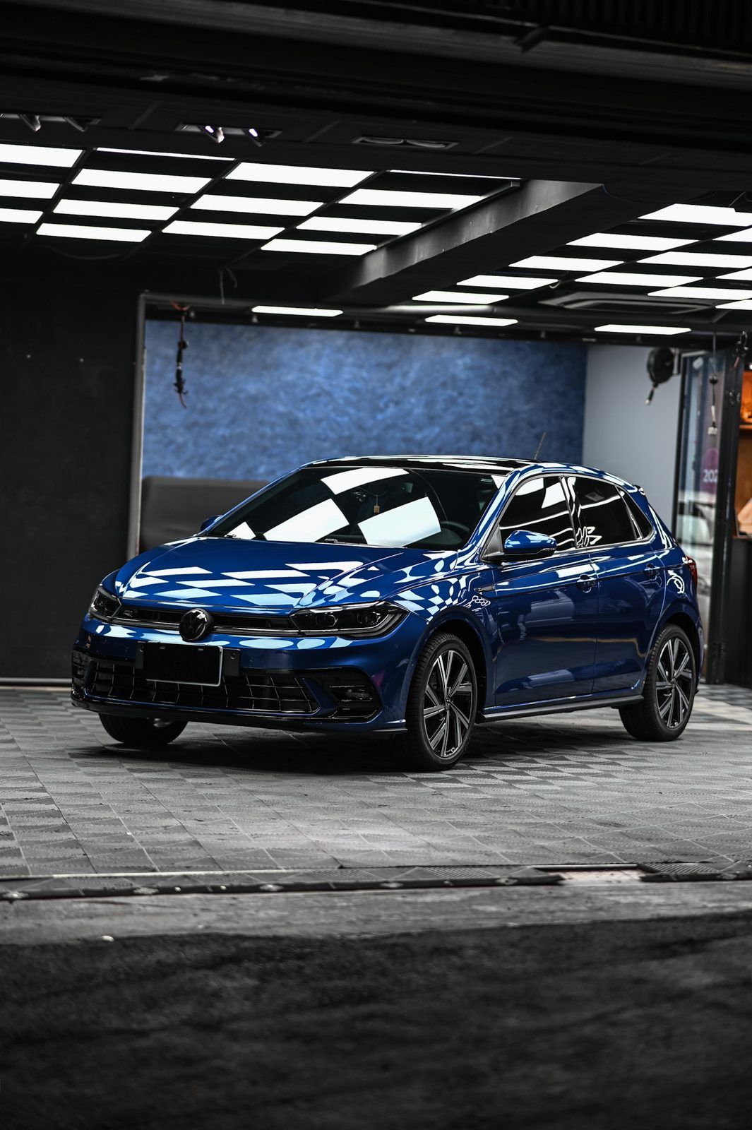 VW Polo 漆面鍍膜完工與細節實拍 第 1 張（共 7 張）——捷匠淡水旗艦店施工實錄