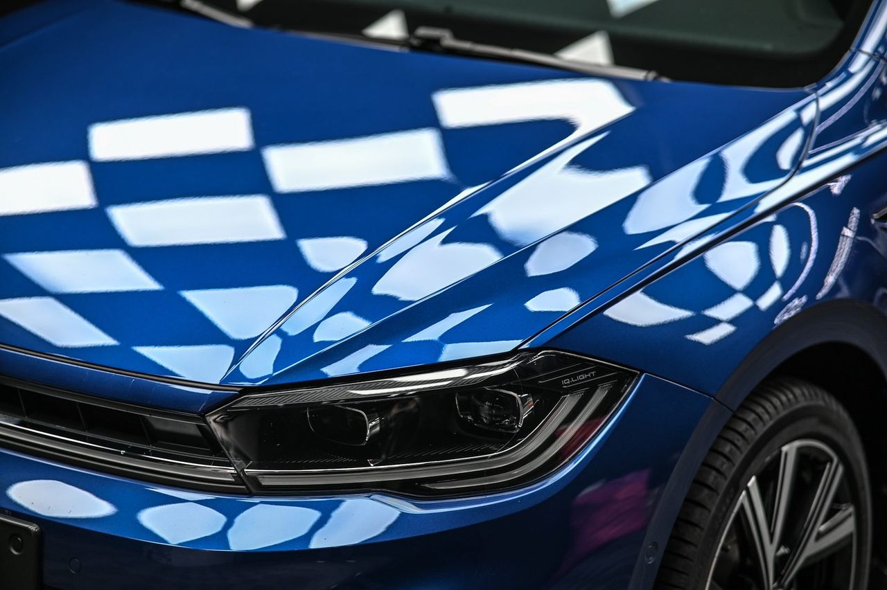 VW Polo 漆面鍍膜完工與細節實拍 第 4 張（共 7 張）——捷匠淡水旗艦店施工實錄
