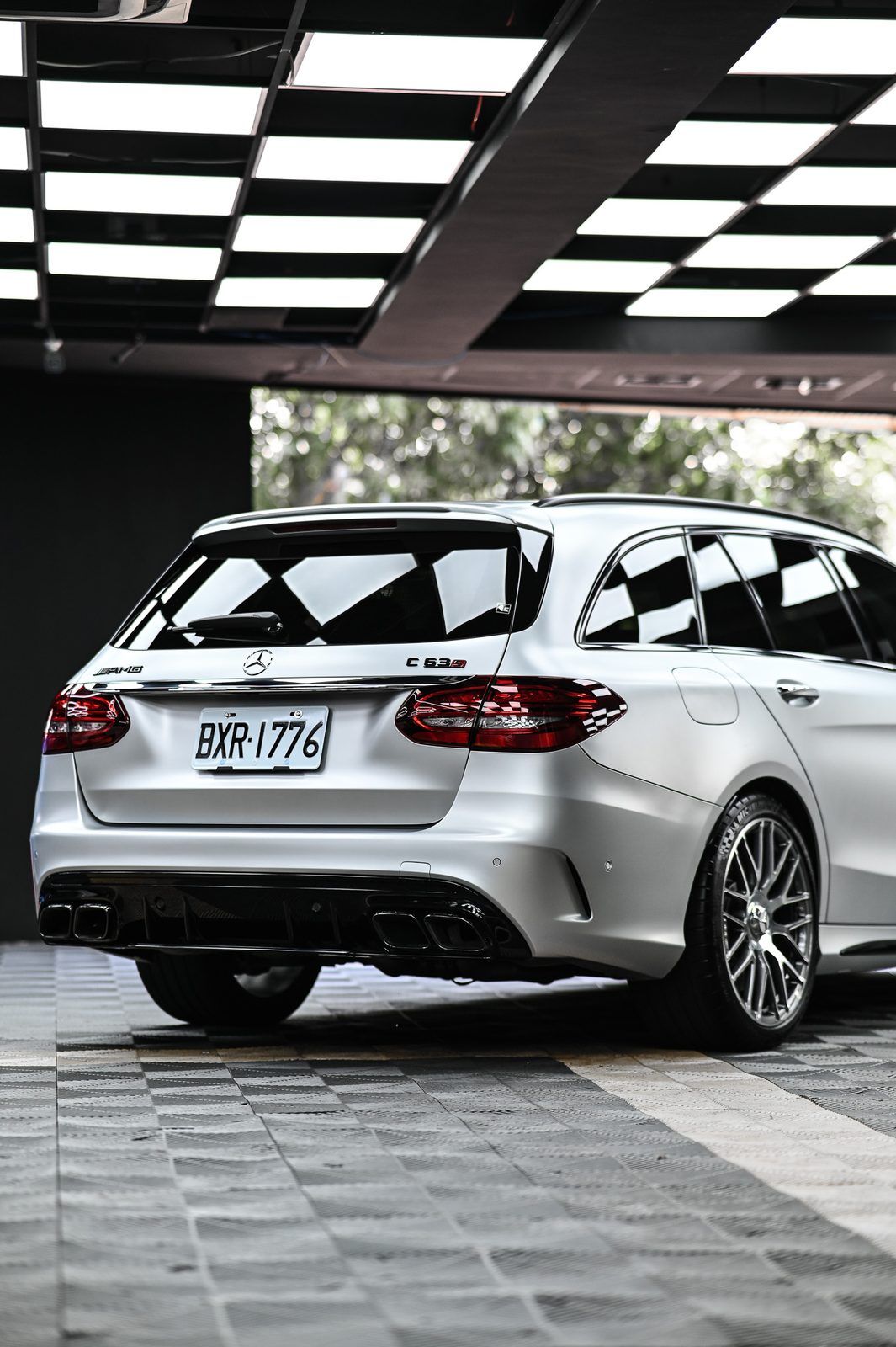 Mercedes-Benz C63 S 漆面鍍膜完工與細節實拍 第 3 張（共 7 張）——捷匠施工實錄