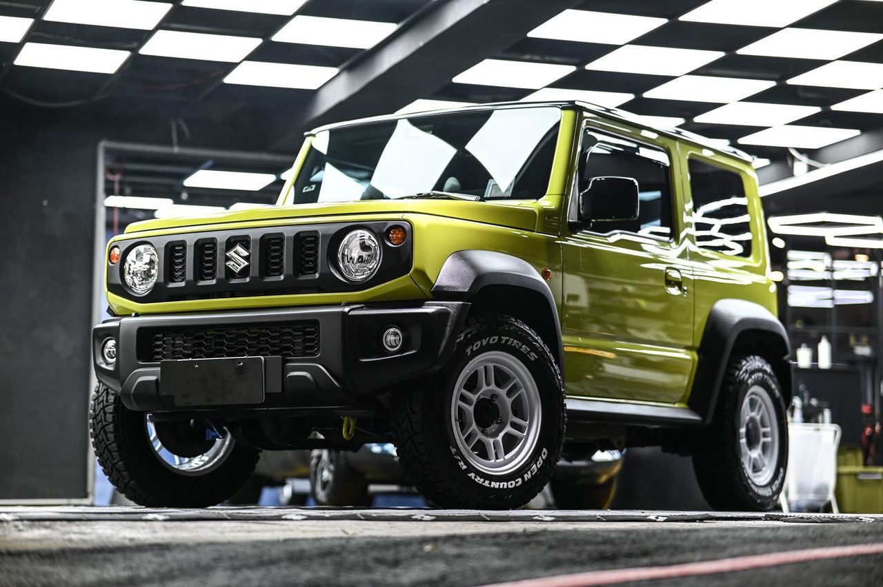 Suzuki Jimny 漆面鍍膜完工與細節實拍 第 1 張（共 7 張）——捷匠施工實錄