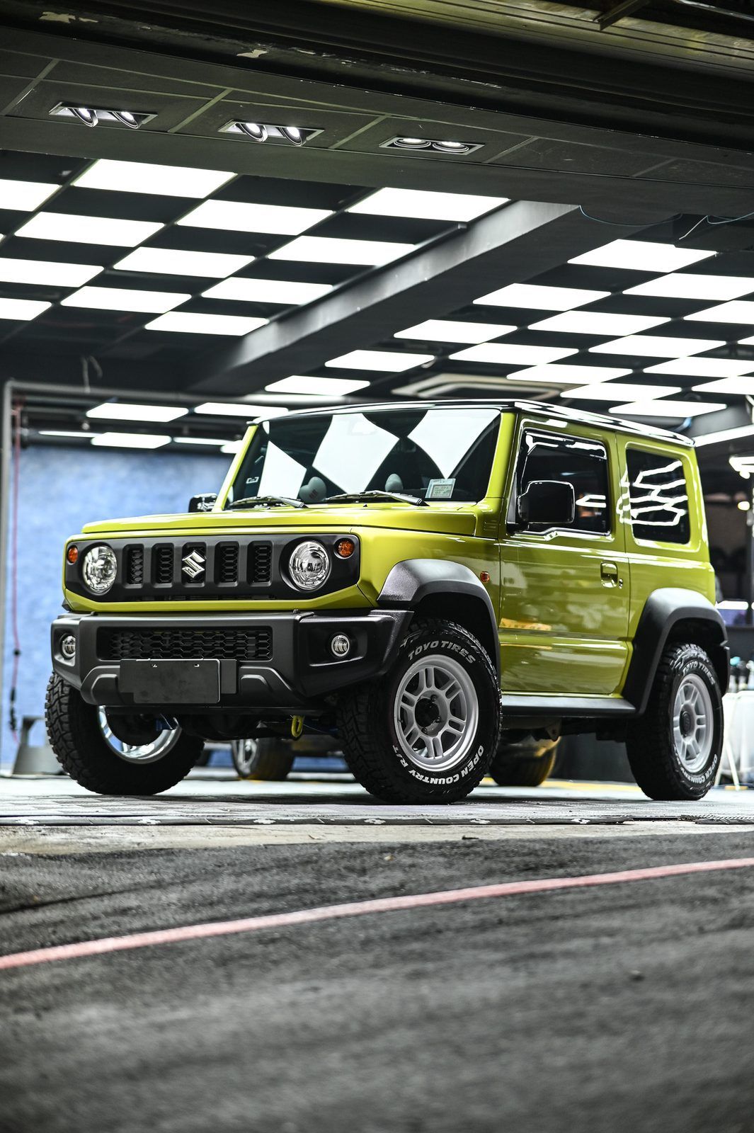 Suzuki Jimny 漆面鍍膜完工與細節實拍 第 2 張（共 7 張）——捷匠施工實錄