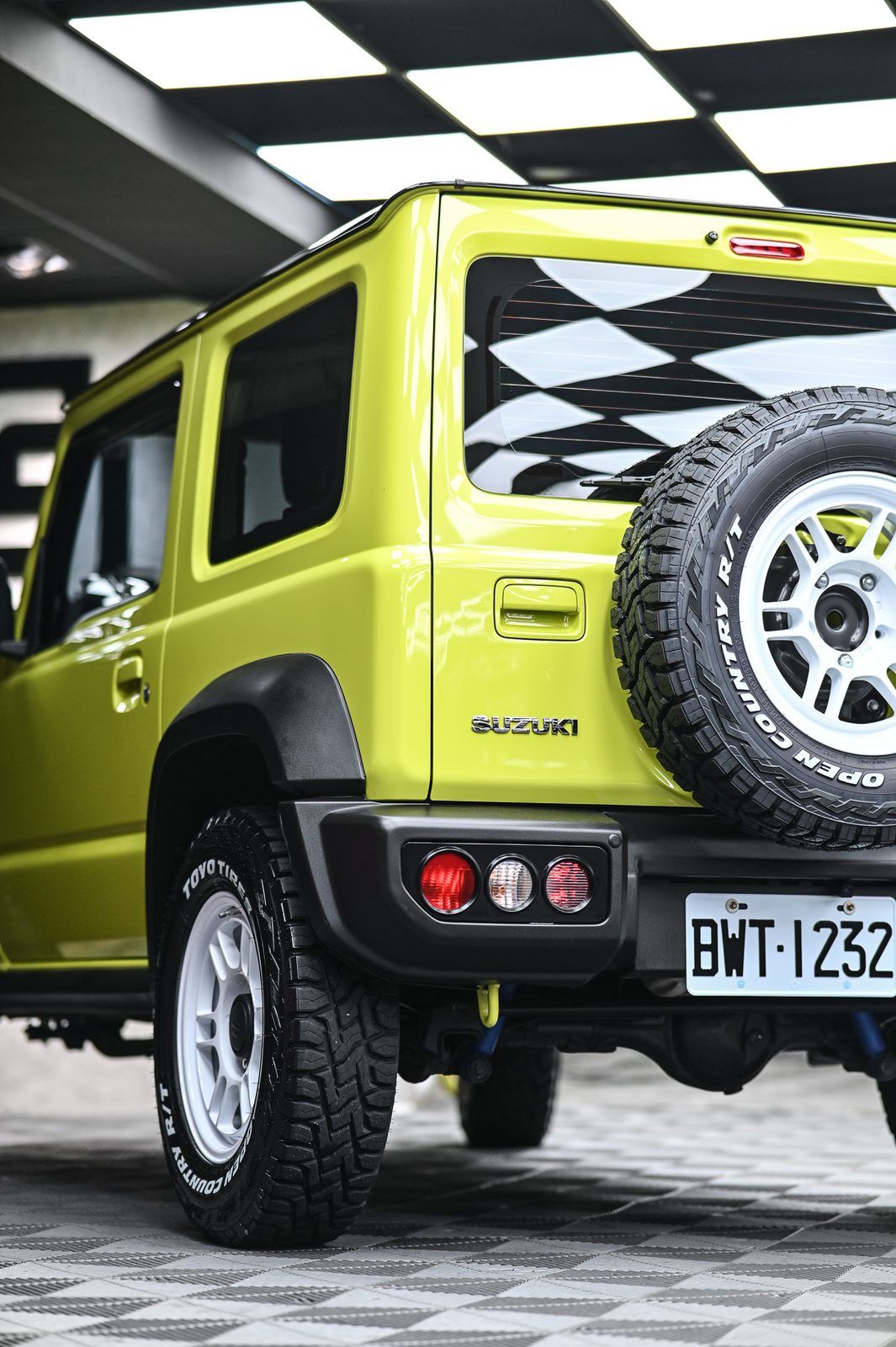 Suzuki Jimny 漆面鍍膜完工與細節實拍 第 3 張（共 7 張）——捷匠施工實錄