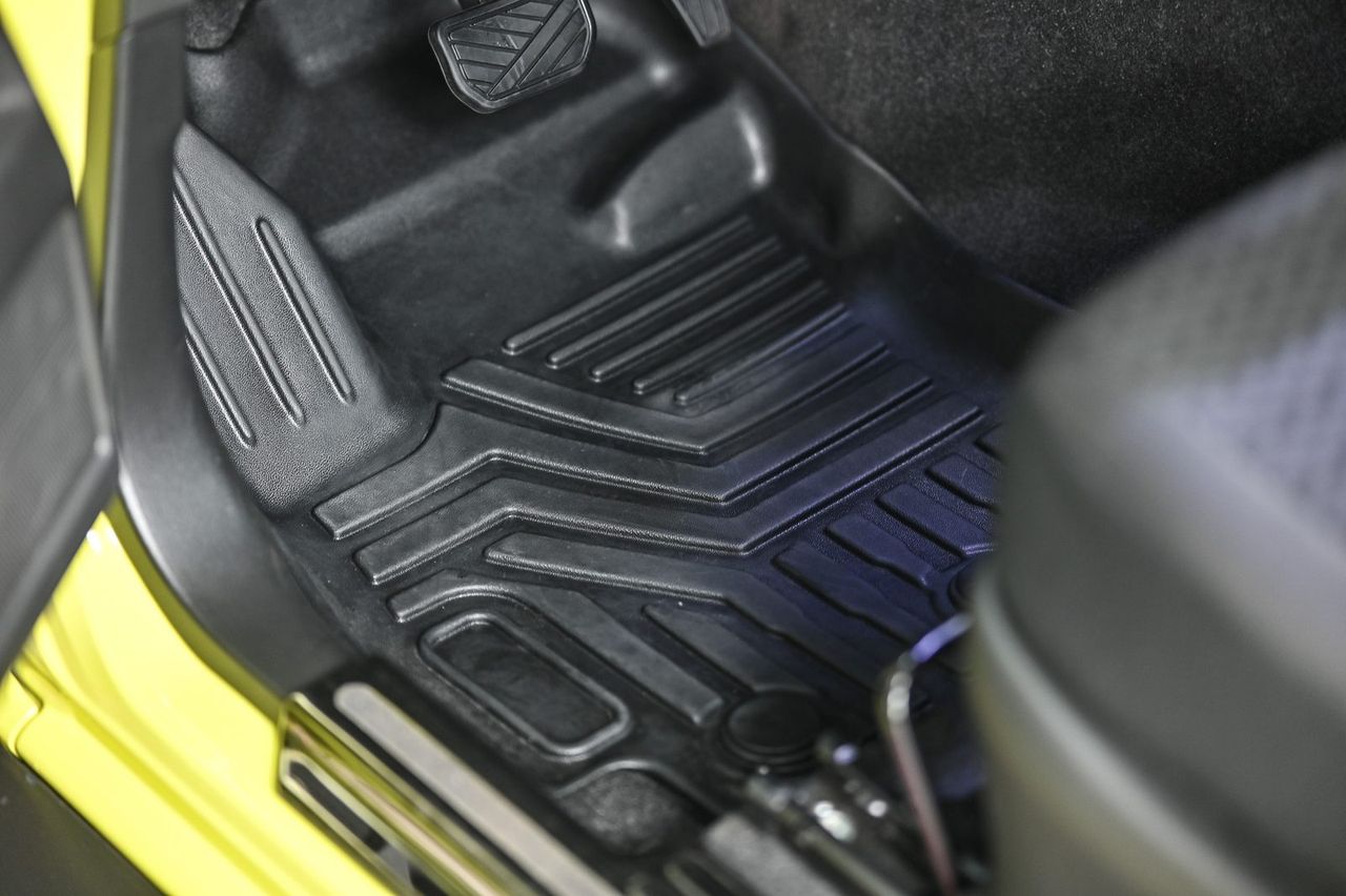 Suzuki Jimny 漆面鍍膜完工與細節實拍 第 5 張（共 7 張）——捷匠施工實錄