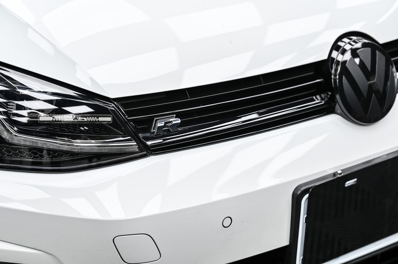 VW Golf R 漆面鍍膜完工與細節實拍 第 3 張（共 7 張）——捷匠淡水旗艦店施工實錄