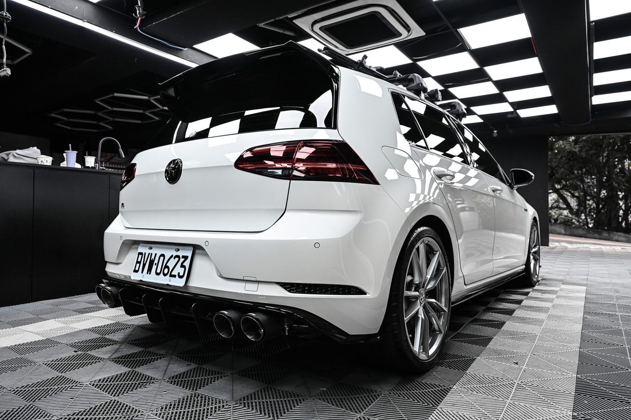 VW Golf R 漆面鍍膜完工與細節實拍 第 5 張（共 7 張）——捷匠淡水旗艦店施工實錄