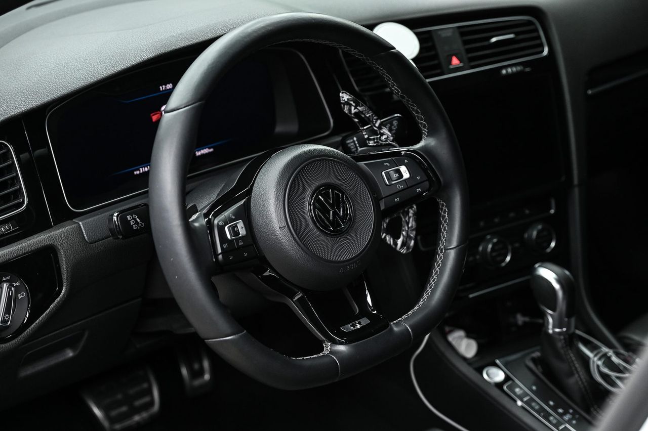 VW Golf R 漆面鍍膜完工與細節實拍 第 7 張（共 7 張）——捷匠淡水旗艦店施工實錄