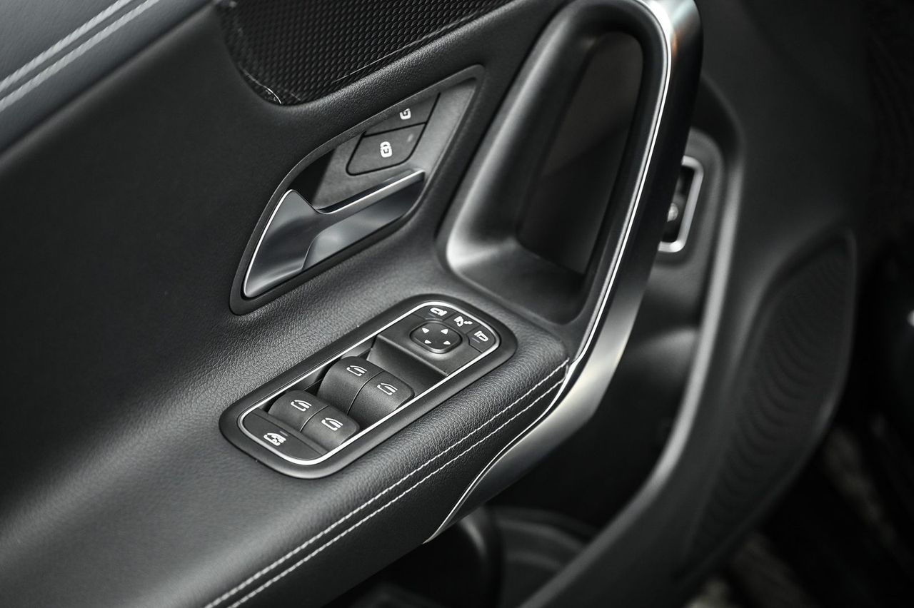 Mercedes-Benz CLA 漆面鍍膜完工與細節實拍 第 7 張（共 7 張）——捷匠淡水旗艦店施工實錄