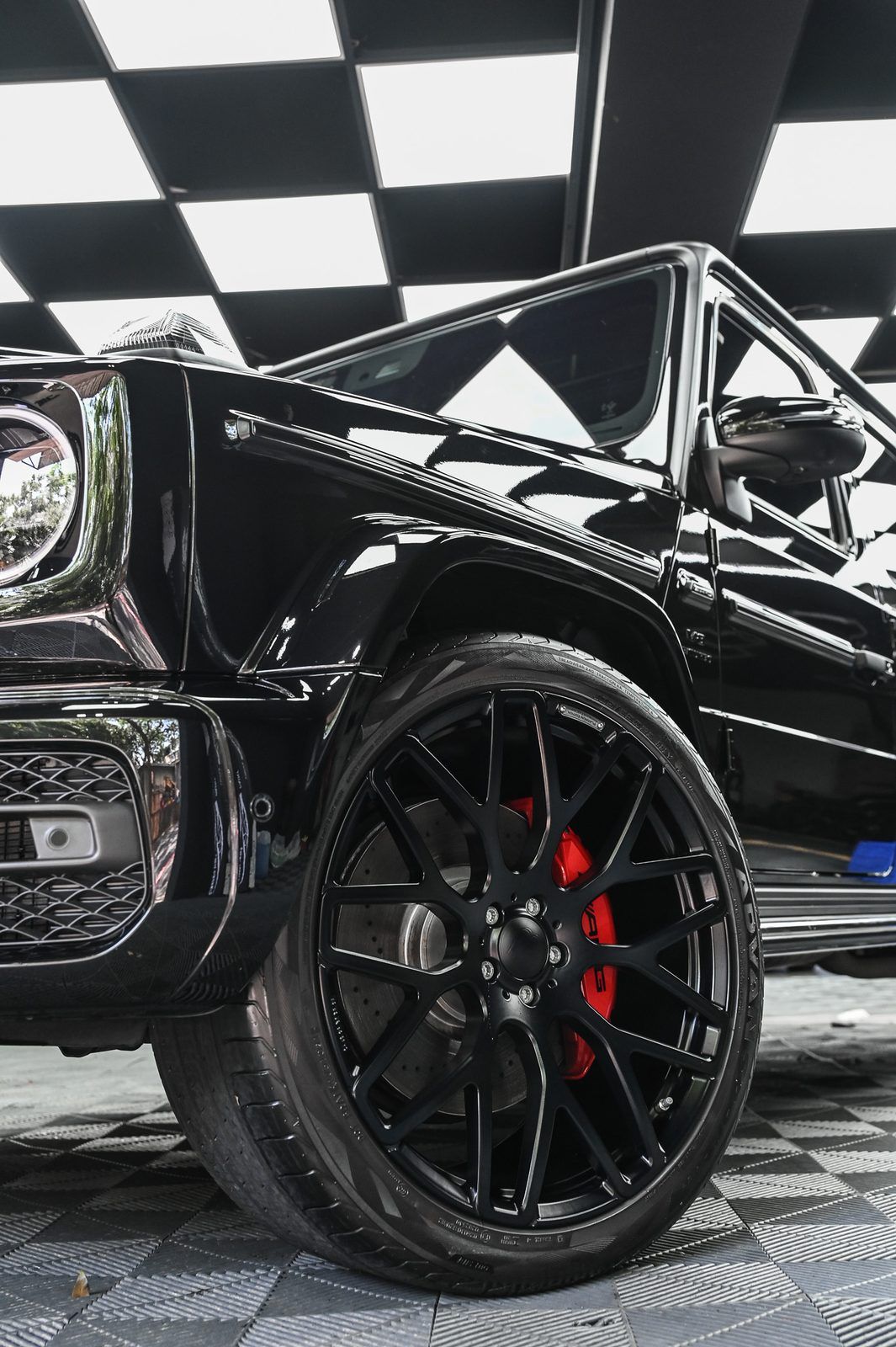 Mercedes-Benz G-Class 漆面鍍膜完工與細節實拍 第 2 張（共 7 張）——捷匠淡水旗艦店施工實錄