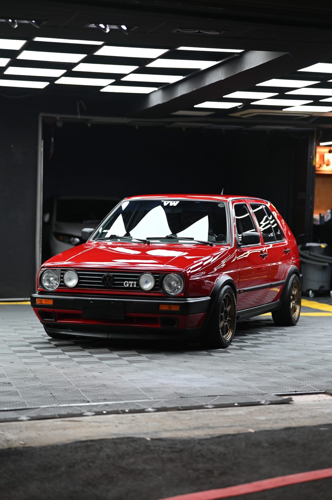 VW Golf GTI 漆面鍍膜完工與細節實拍 第 1 張（共 7 張）——捷匠淡水旗艦店施工實錄