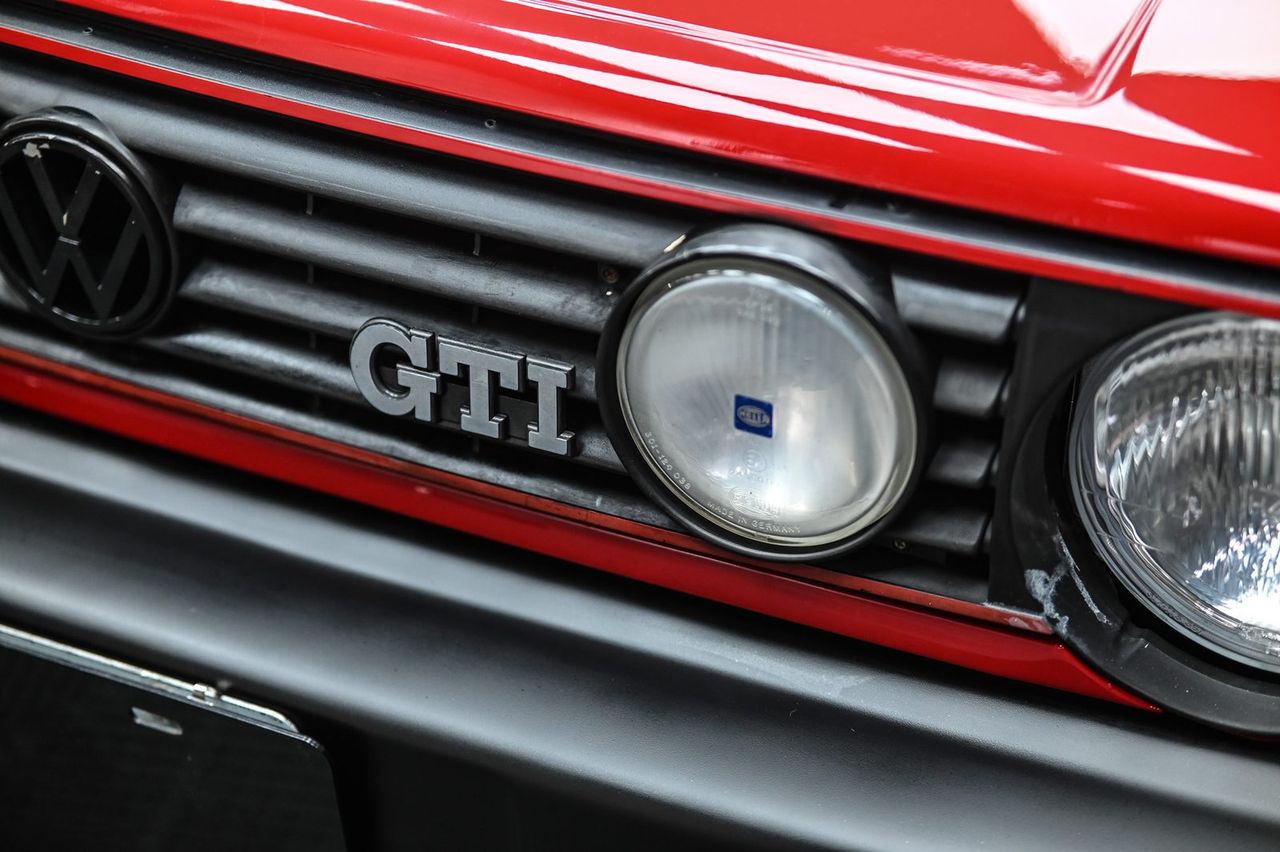 VW Golf GTI 漆面鍍膜完工與細節實拍 第 4 張（共 7 張）——捷匠淡水旗艦店施工實錄