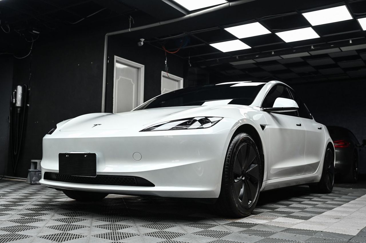 Tesla Model 3 拋光與漆面修復、全車犀牛皮完工與細節實拍 第 1 張（共 7 張）——捷匠淡水旗艦店施工實錄