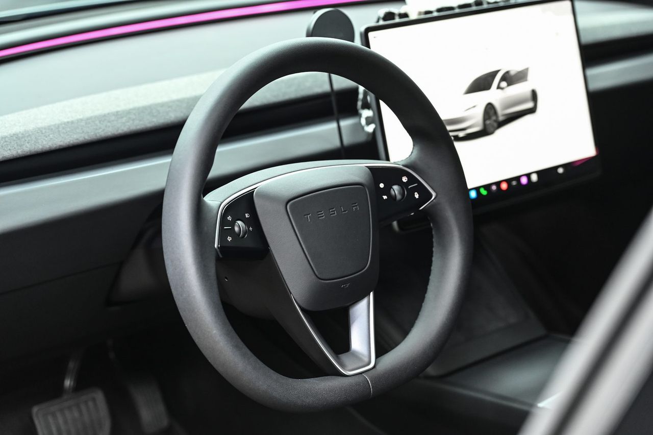Tesla Model 3 拋光與漆面修復、全車犀牛皮完工與細節實拍 第 5 張（共 7 張）——捷匠淡水旗艦店施工實錄