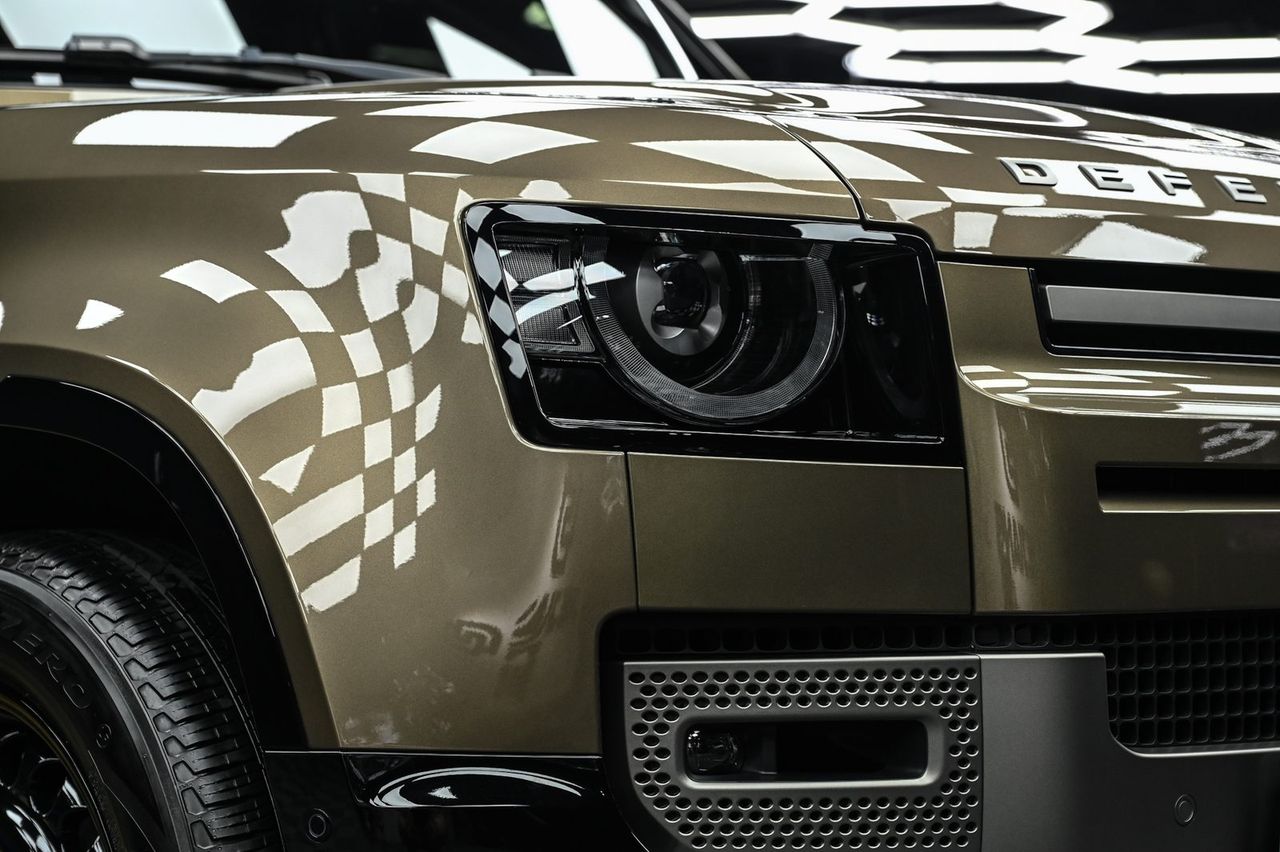 Land Rover Defender 拋光與漆面修復、全車犀牛皮完工與細節實拍 第 5 張（共 7 張）——捷匠淡水旗艦店施工實錄