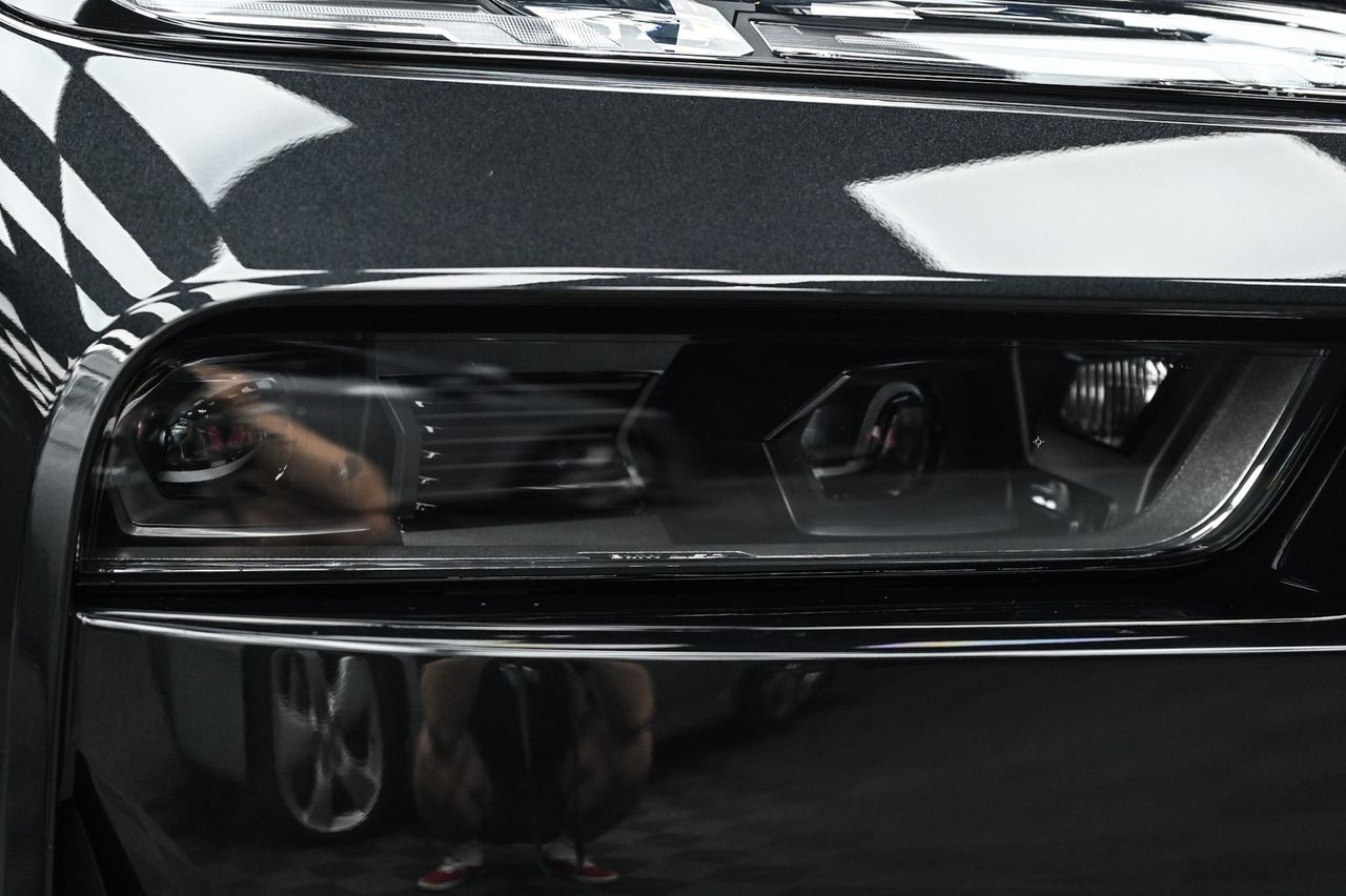 BMW 740i 拋光與鍍膜完工與細節實拍 第 4 張（共 7 張）——捷匠施工實錄