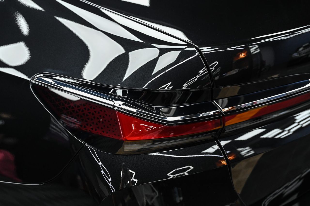 BMW 740i 拋光與鍍膜完工與細節實拍 第 5 張（共 7 張）——捷匠施工實錄