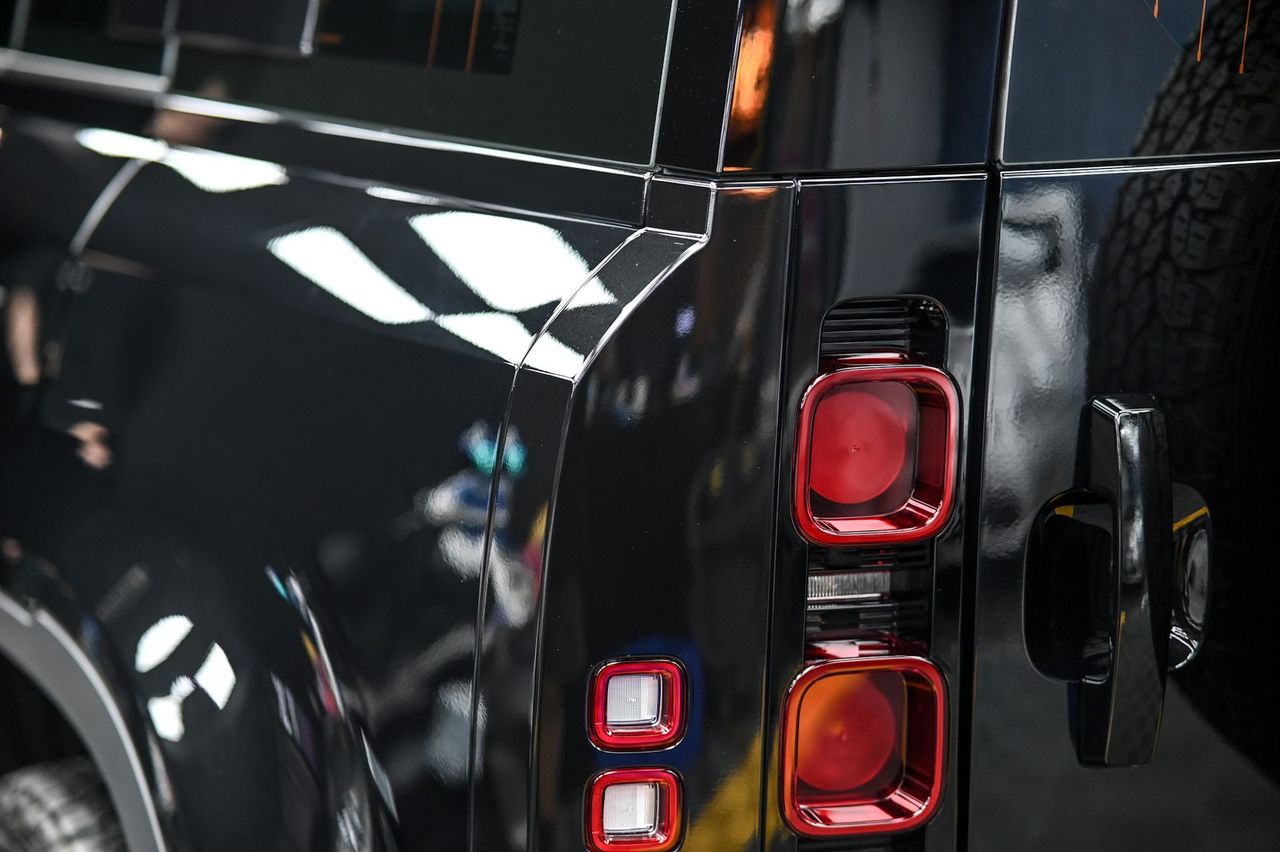 Land Rover Defender 拋光與漆面修復完工與細節實拍 第 2 張（共 7 張）——捷匠施工實錄