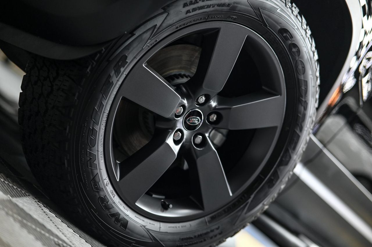 Land Rover Defender 拋光與漆面修復完工與細節實拍 第 4 張（共 7 張）——捷匠施工實錄