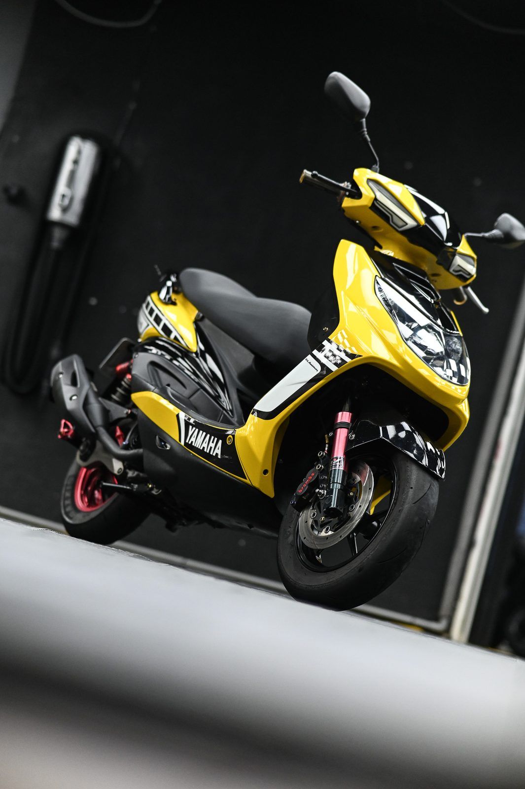 Yamaha 機車美容完工與細節實拍 第 2 張（共 7 張）——捷匠淡水旗艦店施工實錄
