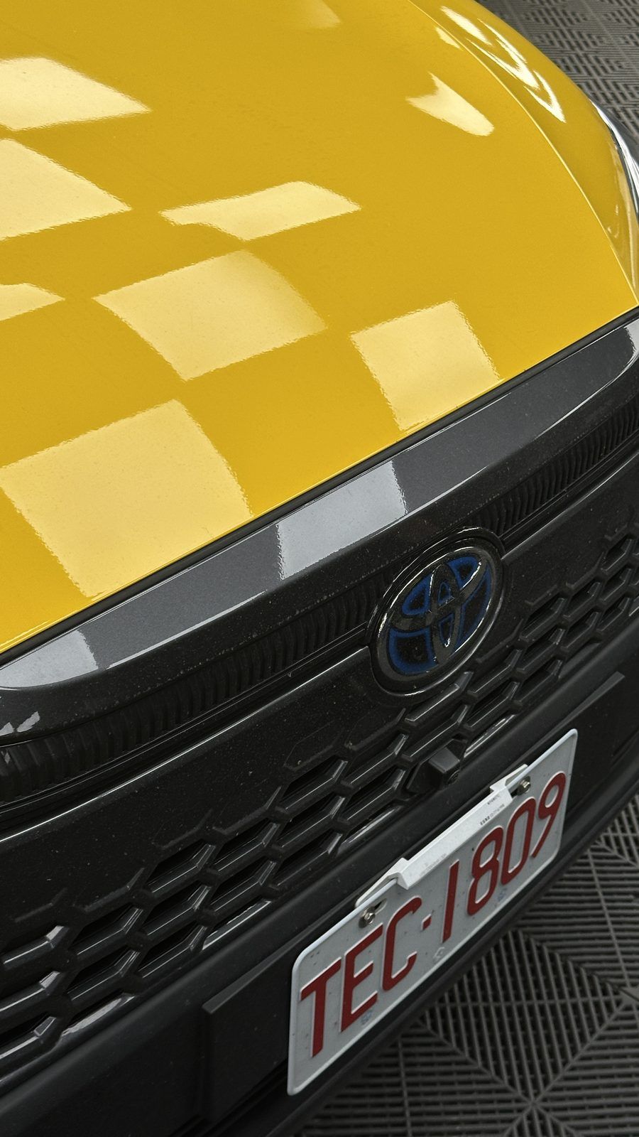 Toyota Corolla Cross 漆面鍍膜完工與細節實拍 第 2 張（共 2 張）——捷匠淡水旗艦店施工實錄