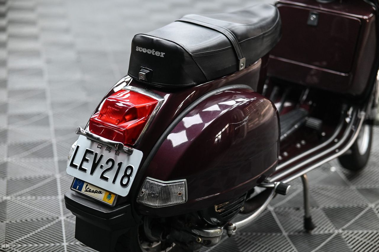 Vespa 機車美容完工與細節實拍 第 1 張（共 7 張）——捷匠施工實錄