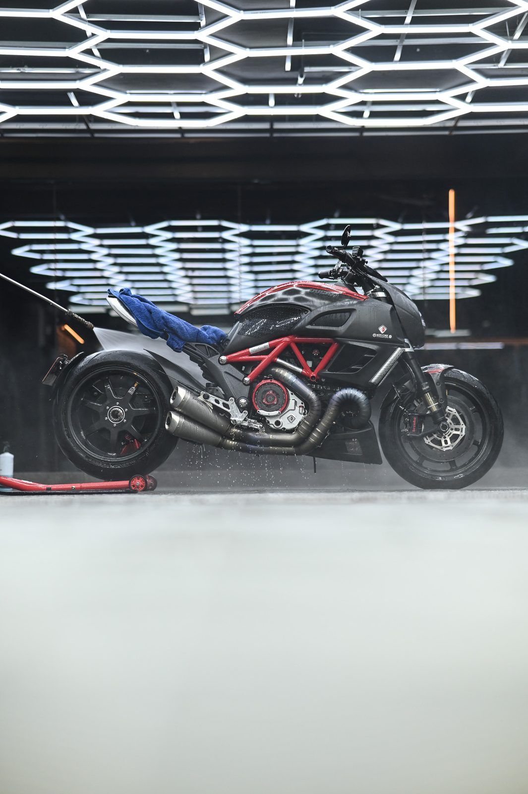Ducati Diavel 機車美容完工與細節實拍 第 1 張（共 7 張）——捷匠淡水旗艦店施工實錄