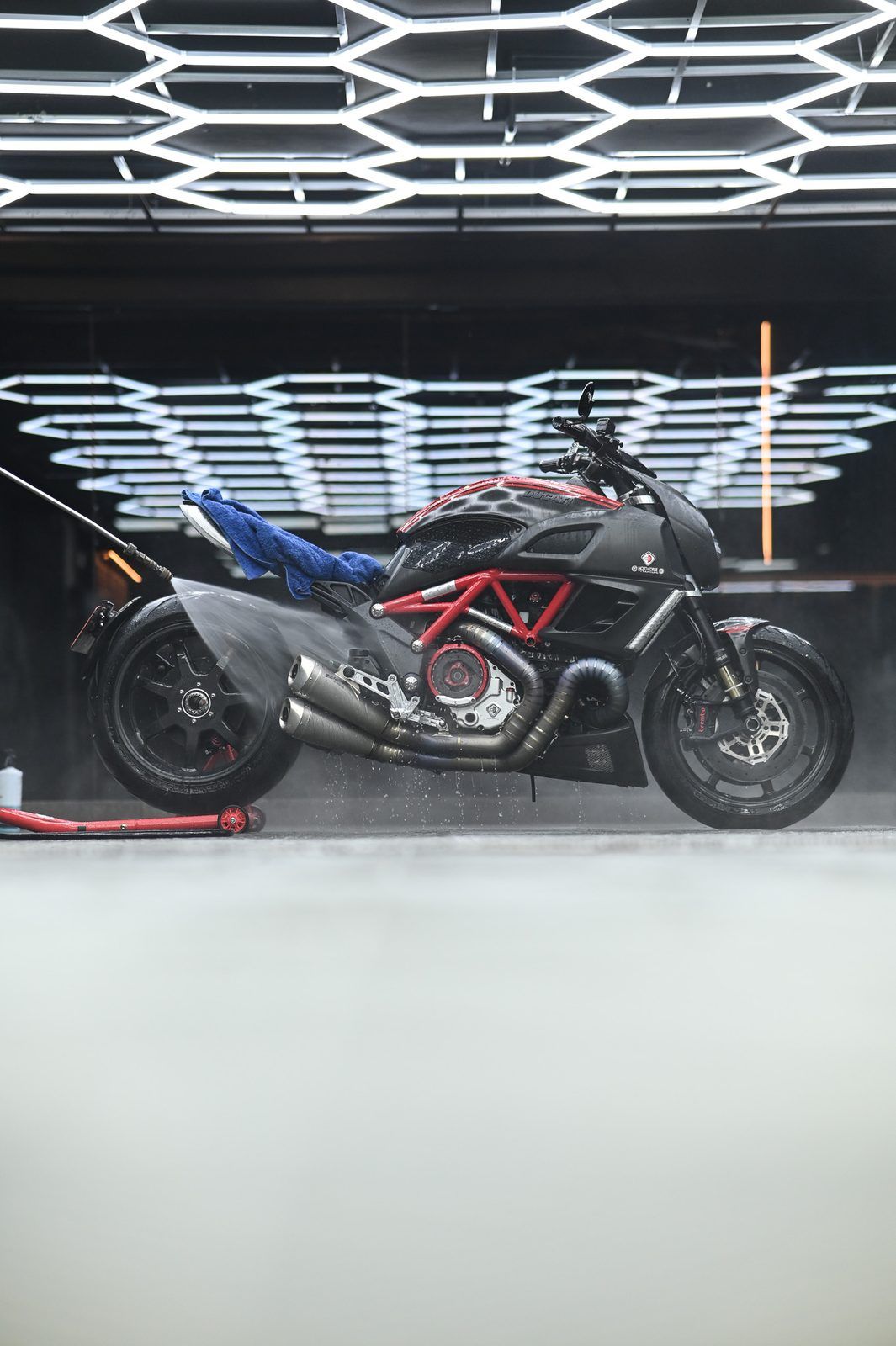 Ducati Diavel 機車美容完工與細節實拍 第 2 張（共 7 張）——捷匠淡水旗艦店施工實錄