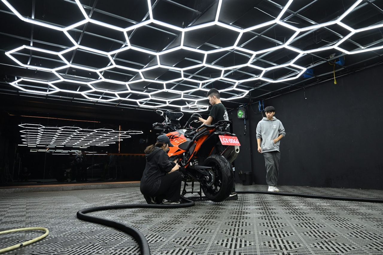 KTM 機車美容完工與細節實拍 第 2 張（共 3 張）——捷匠淡水旗艦店施工實錄