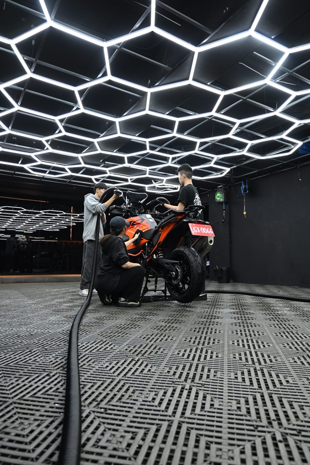 KTM 機車美容完工與細節實拍 第 3 張（共 3 張）——捷匠淡水旗艦店施工實錄