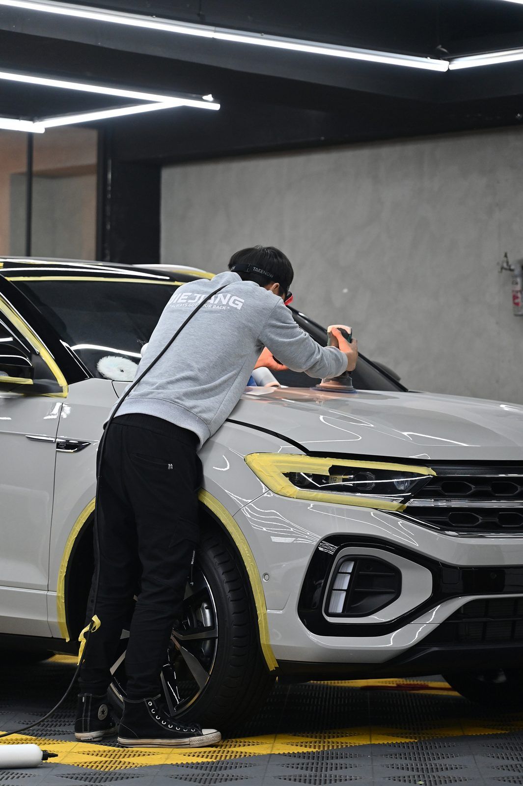 VW 拋光與漆面修復完工與細節實拍 第 6 張（共 7 張）——捷匠淡水旗艦店施工實錄