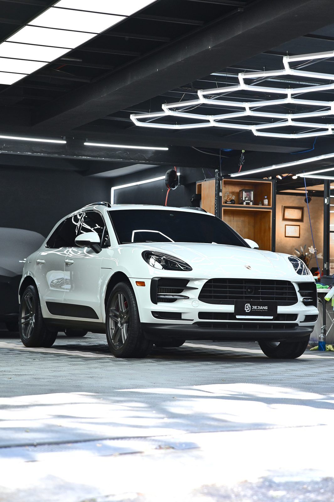 Porsche Macan S 漆面鍍膜完工與細節實拍 第 1 張（共 7 張）——捷匠淡水旗艦店施工實錄
