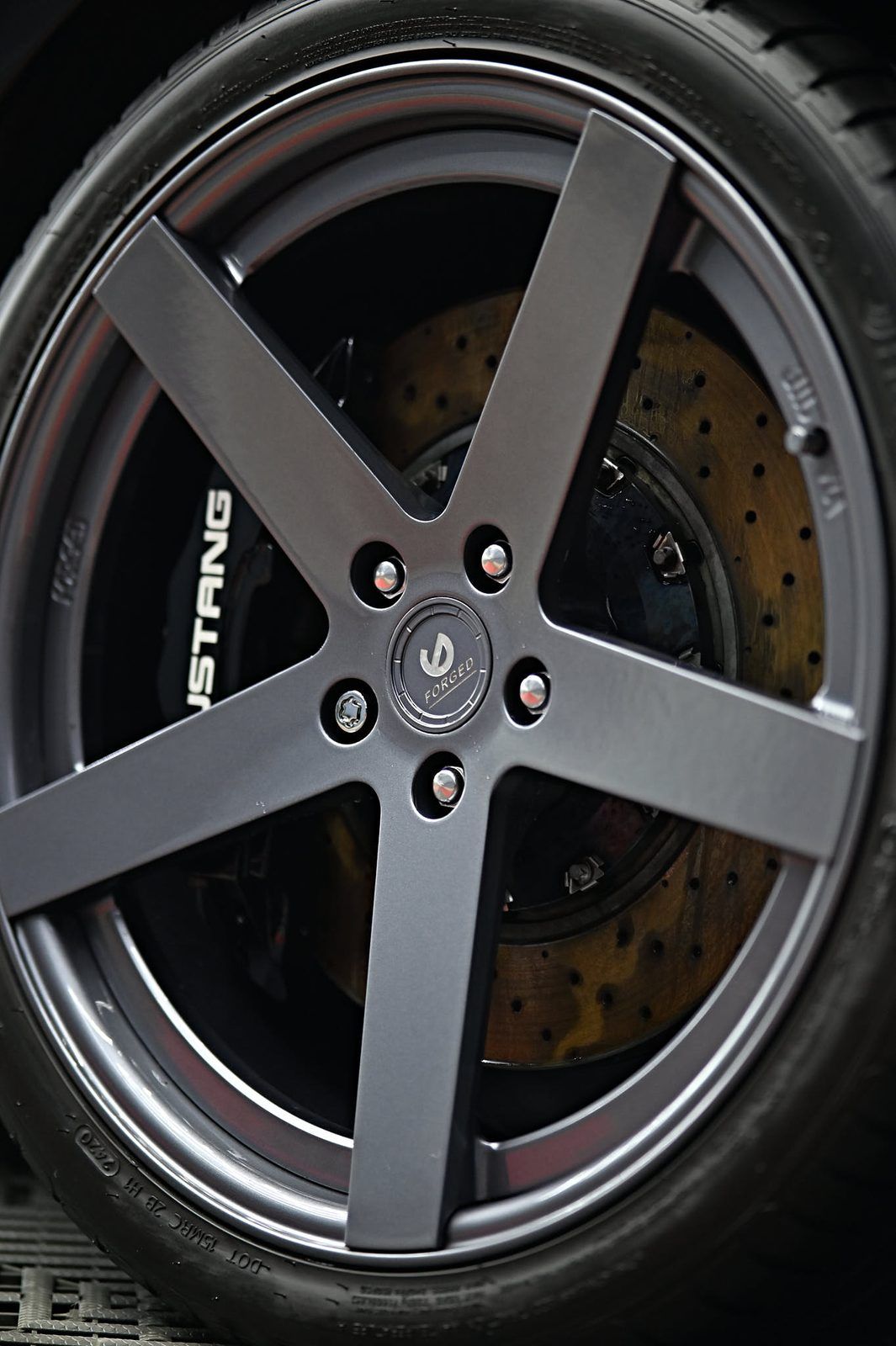 Ford Mustang 漆面鍍膜完工與細節實拍 第 6 張（共 7 張）——捷匠淡水旗艦店施工實錄