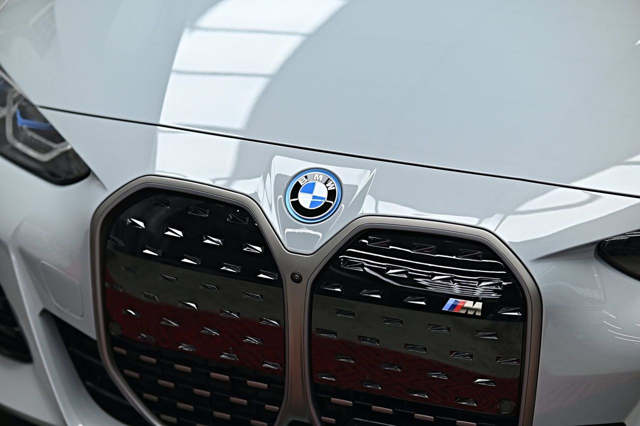 BMW 漆面鍍膜完工與細節實拍 第 3 張（共 7 張）——捷匠淡水旗艦店施工實錄