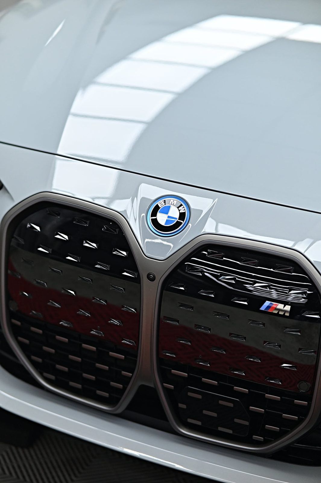 BMW 漆面鍍膜完工與細節實拍 第 6 張（共 7 張）——捷匠淡水旗艦店施工實錄