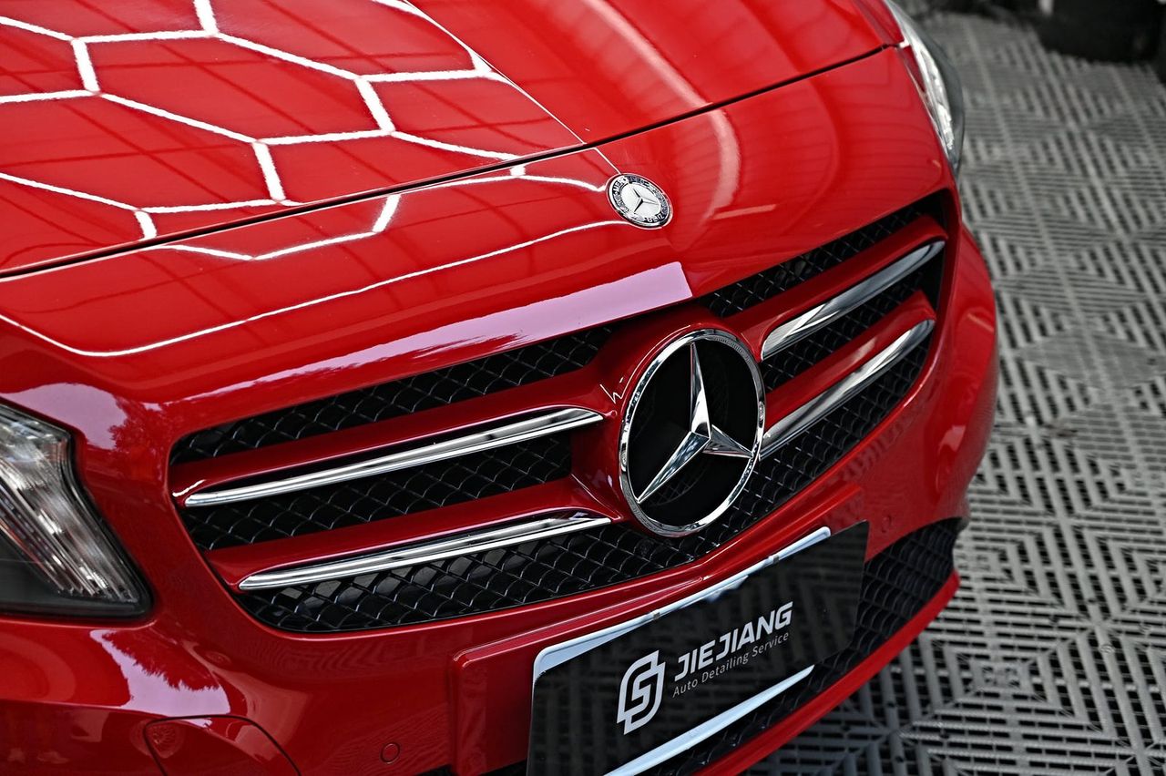 Mercedes-Benz A-Class 漆面鍍膜完工與細節實拍 第 2 張（共 7 張）——捷匠淡水旗艦店施工實錄